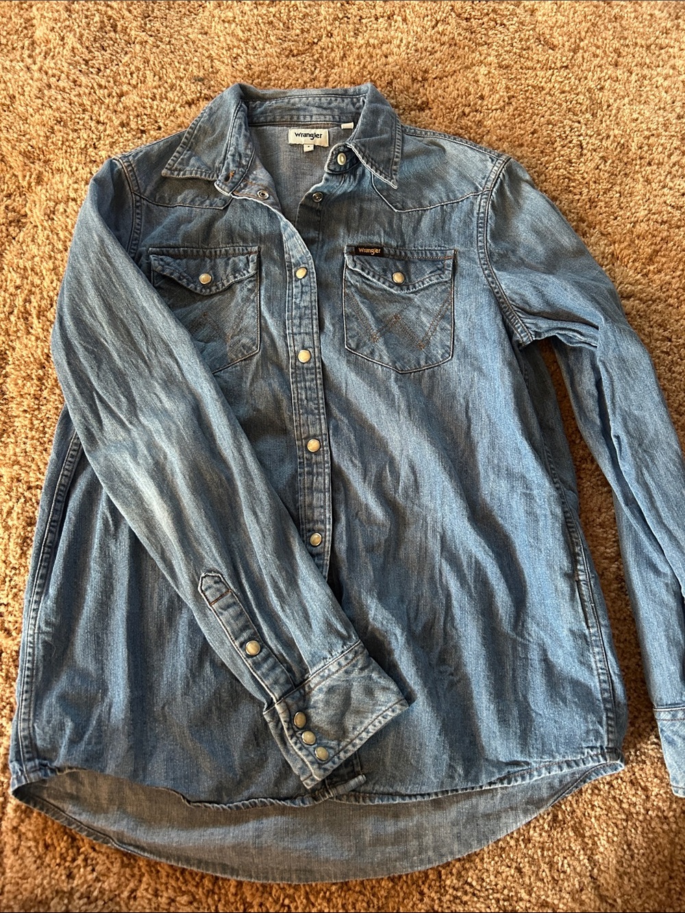 Wrangler Blue Denim Pearl Snap Shirt sz Small - Picture 2 of 2
